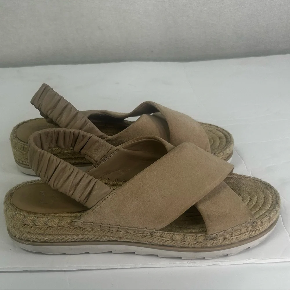 Marc Fisher Pella LTD Tan Beige Suede Espadrille Crisscross Sandals Women’s 7